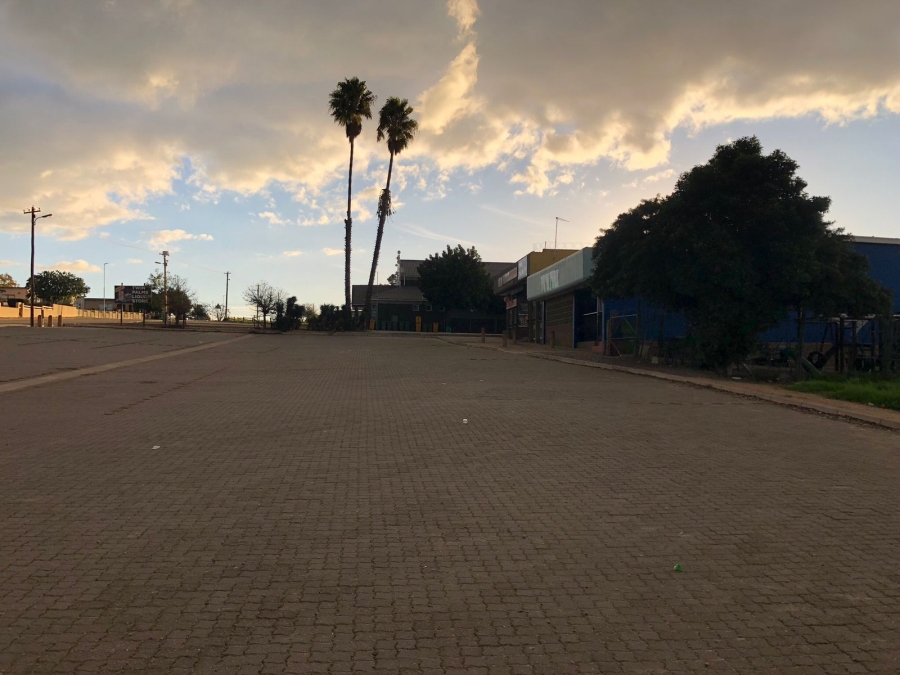 Commercial Property for Sale in Oudekraal Western Cape